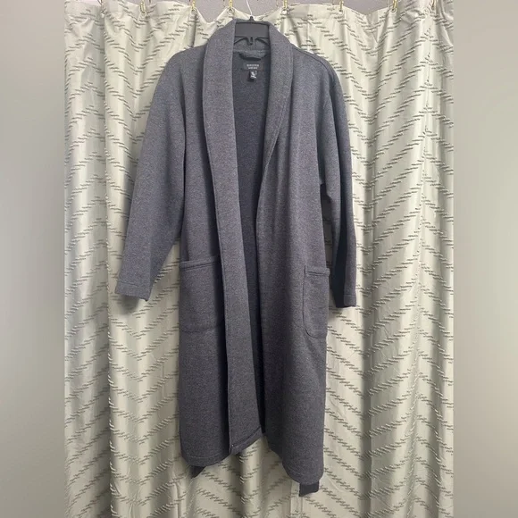 Nordstrom Mens shop robe size M/L
Grey 54% cotton 46% polyester
Great condition - Picture 1 of 6